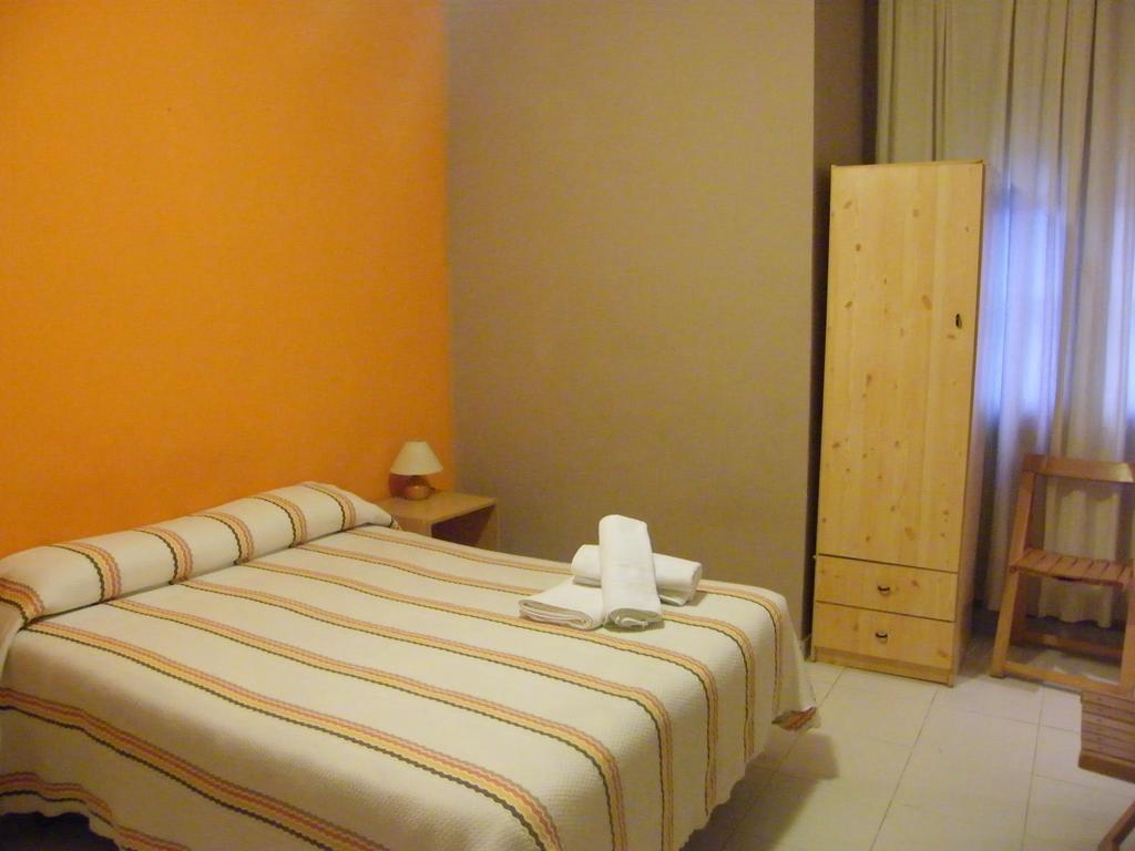 Pension Corona Saragozza Esterno foto